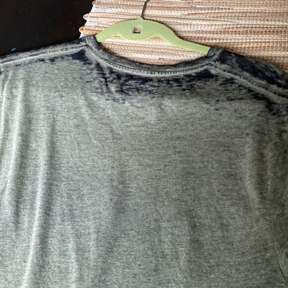 NWOT Levi graphic tee size M - Picture 6 of 7